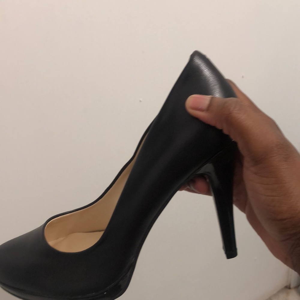 Shoes - Picture 4 of 4